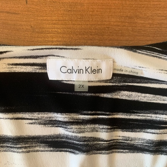 Calvin Klein Black and White Plus Wrap Blouse - Picture 4 of 4